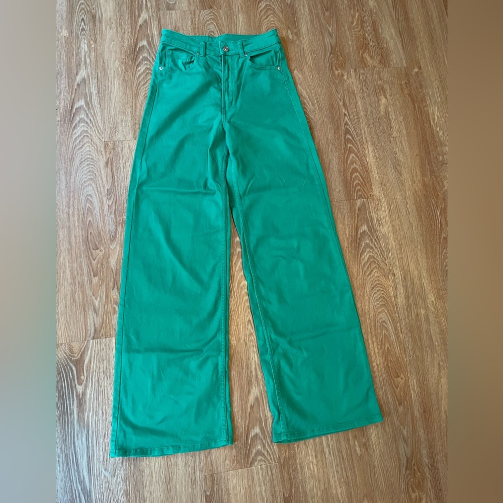 Women’s H&M green flared jeans size 4.  Excellent condition